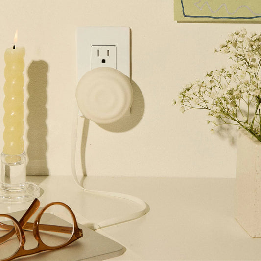 Pearl Retractable Charger